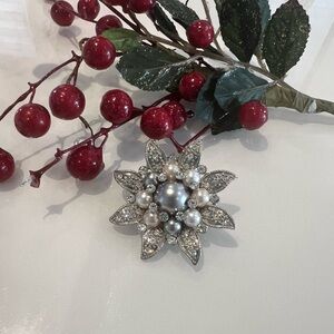 Crystal Sparkle pearl floral brooch